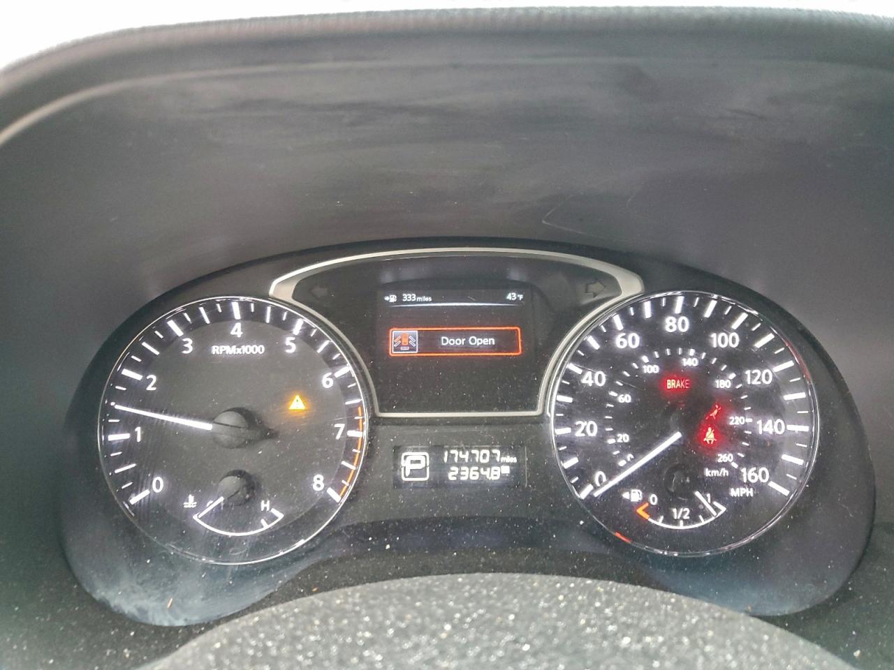 Nissan Pathfinder S Image 12