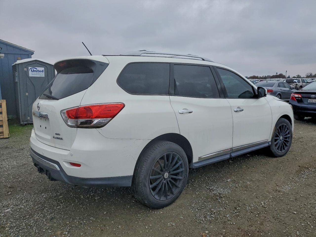 Nissan Pathfinder S Image 10
