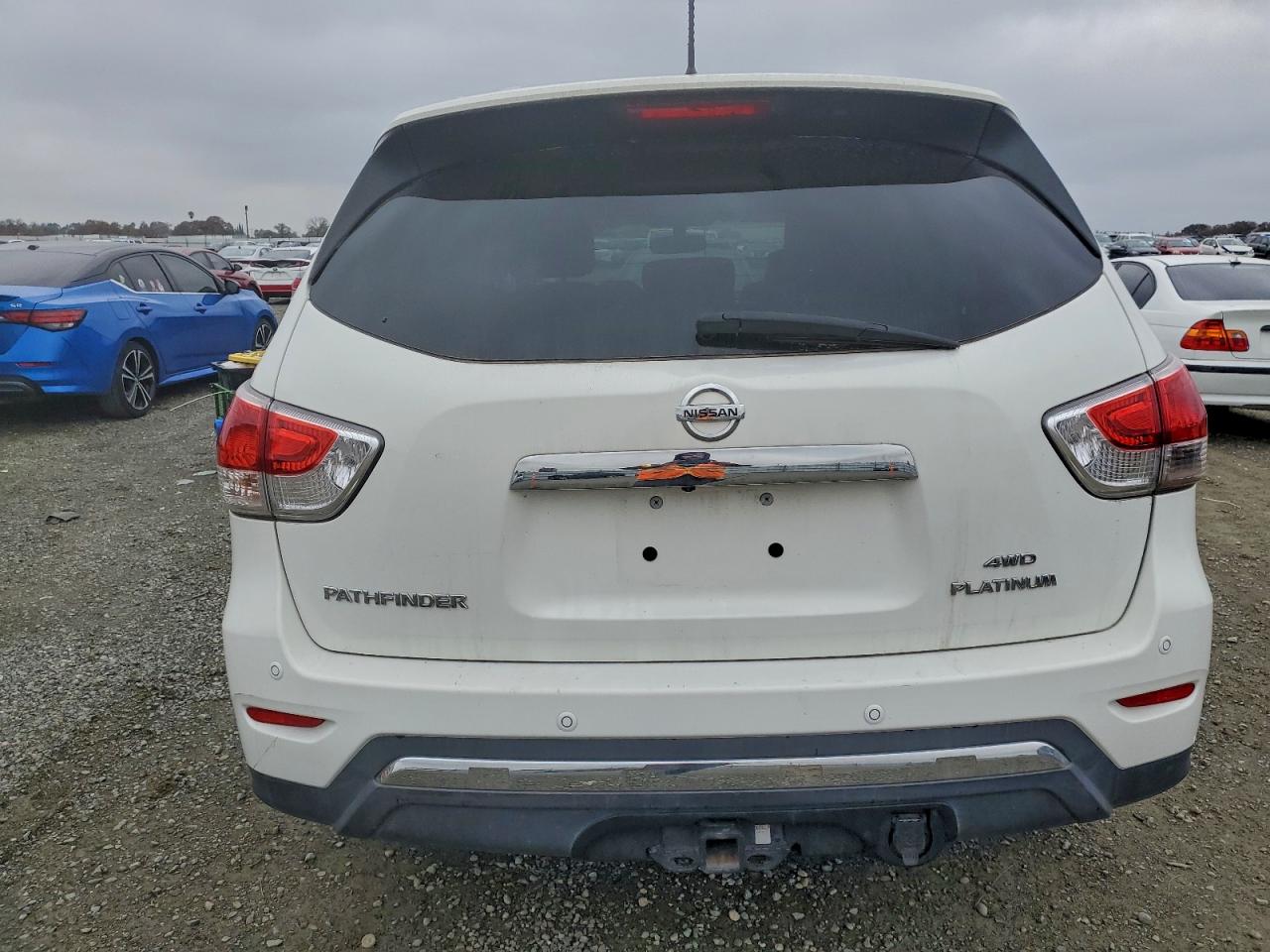 Nissan Pathfinder S Image 11