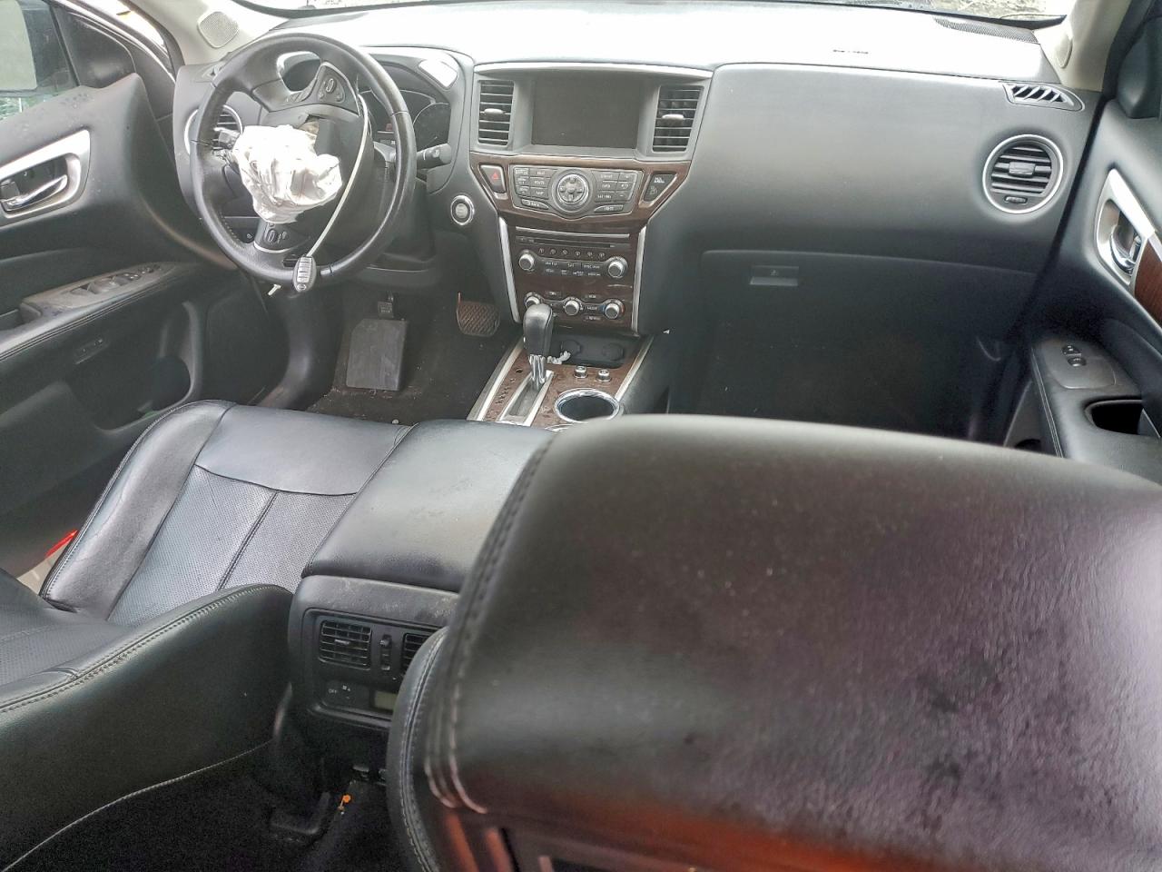 Nissan Pathfinder S Image 9