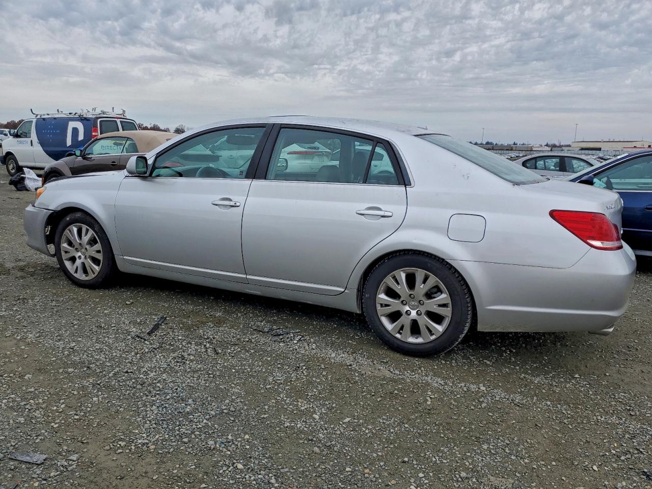 Toyota Avalon Xl Image 8