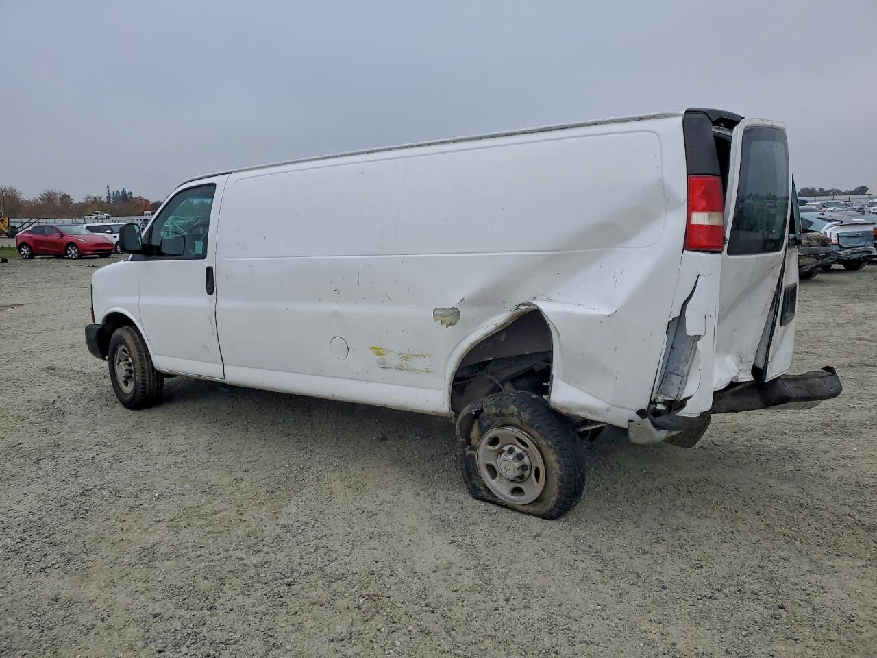 Chevrolet Express Image 2