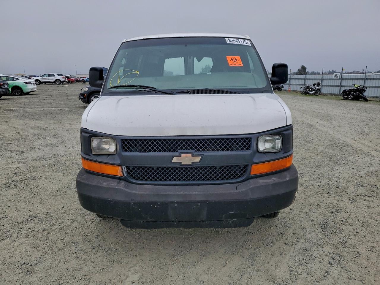 Chevrolet Express Image 6