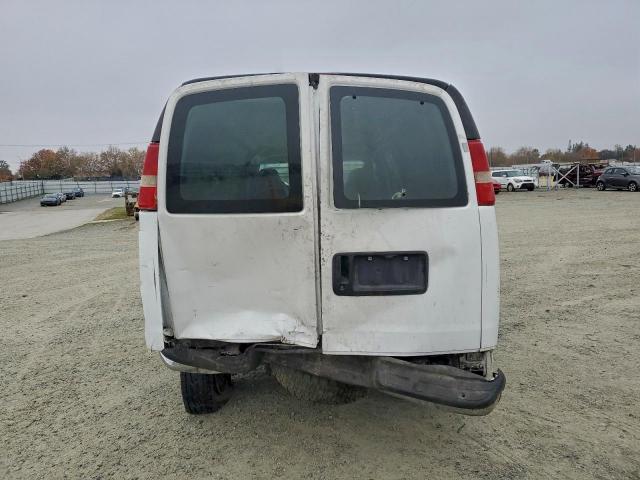 Chevrolet Express Image 11