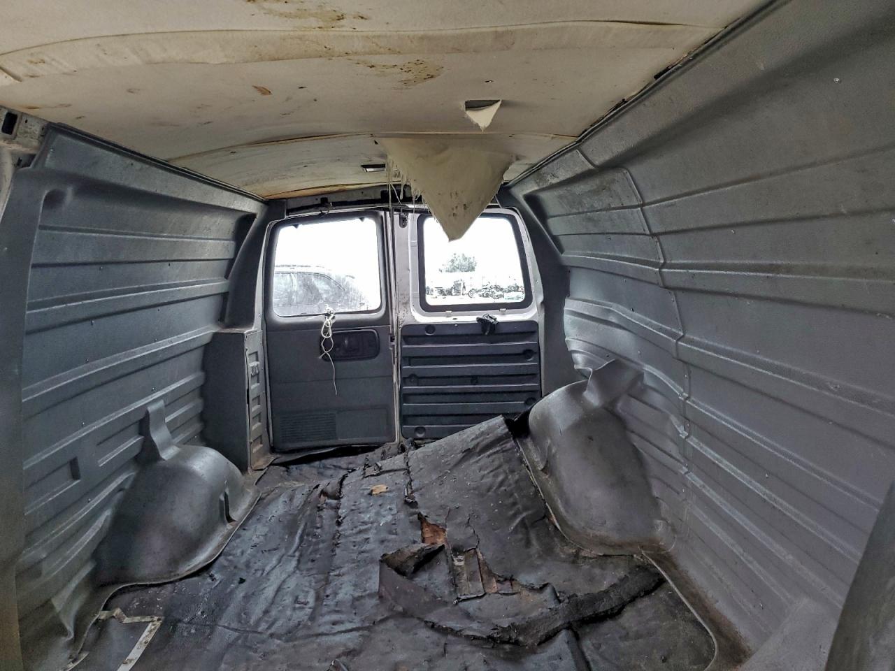 Chevrolet Express Image 7