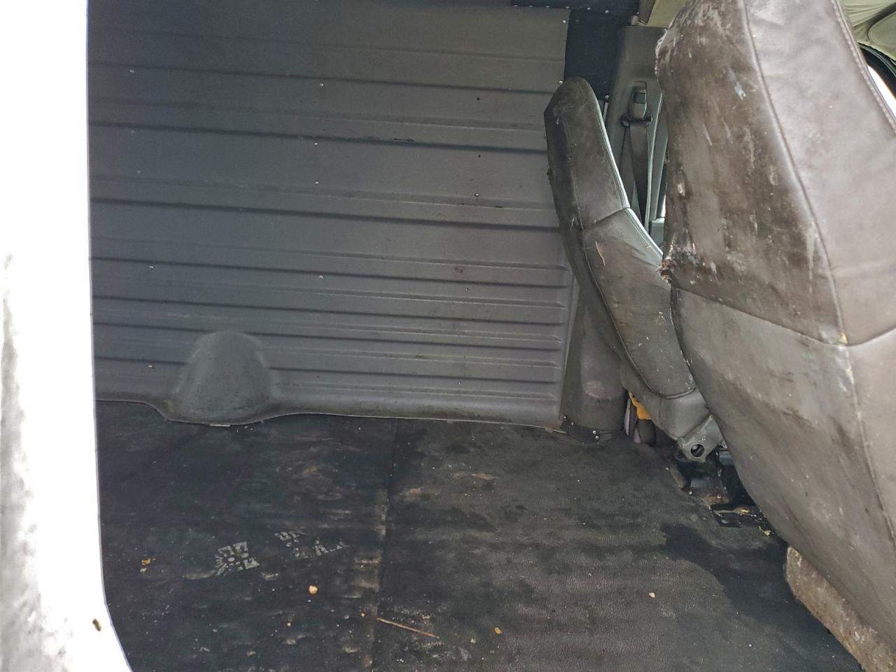 Chevrolet Express Image 10