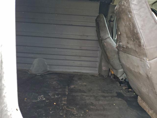 Chevrolet Express Image 10