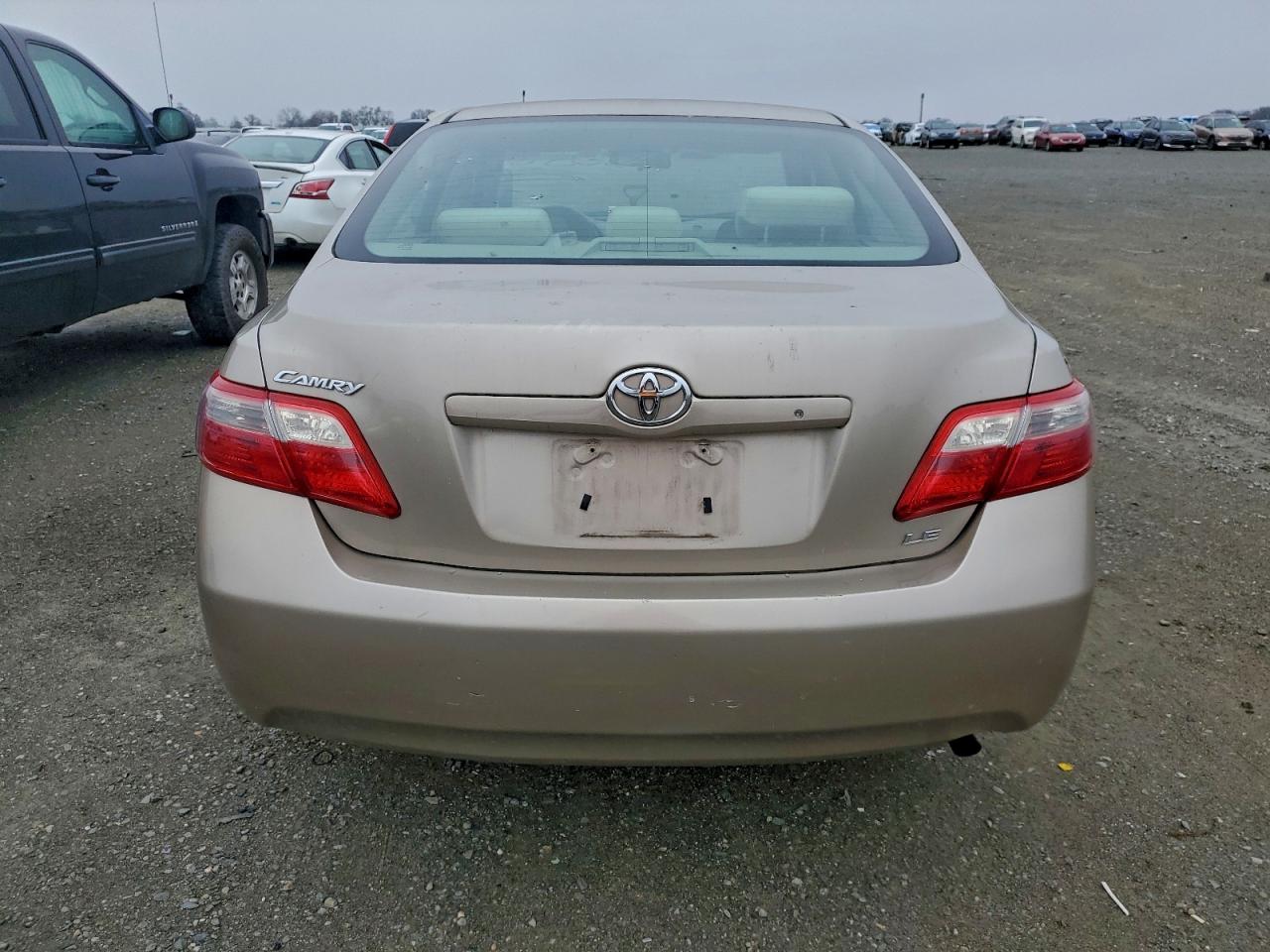 Toyota Camry Base Image 9