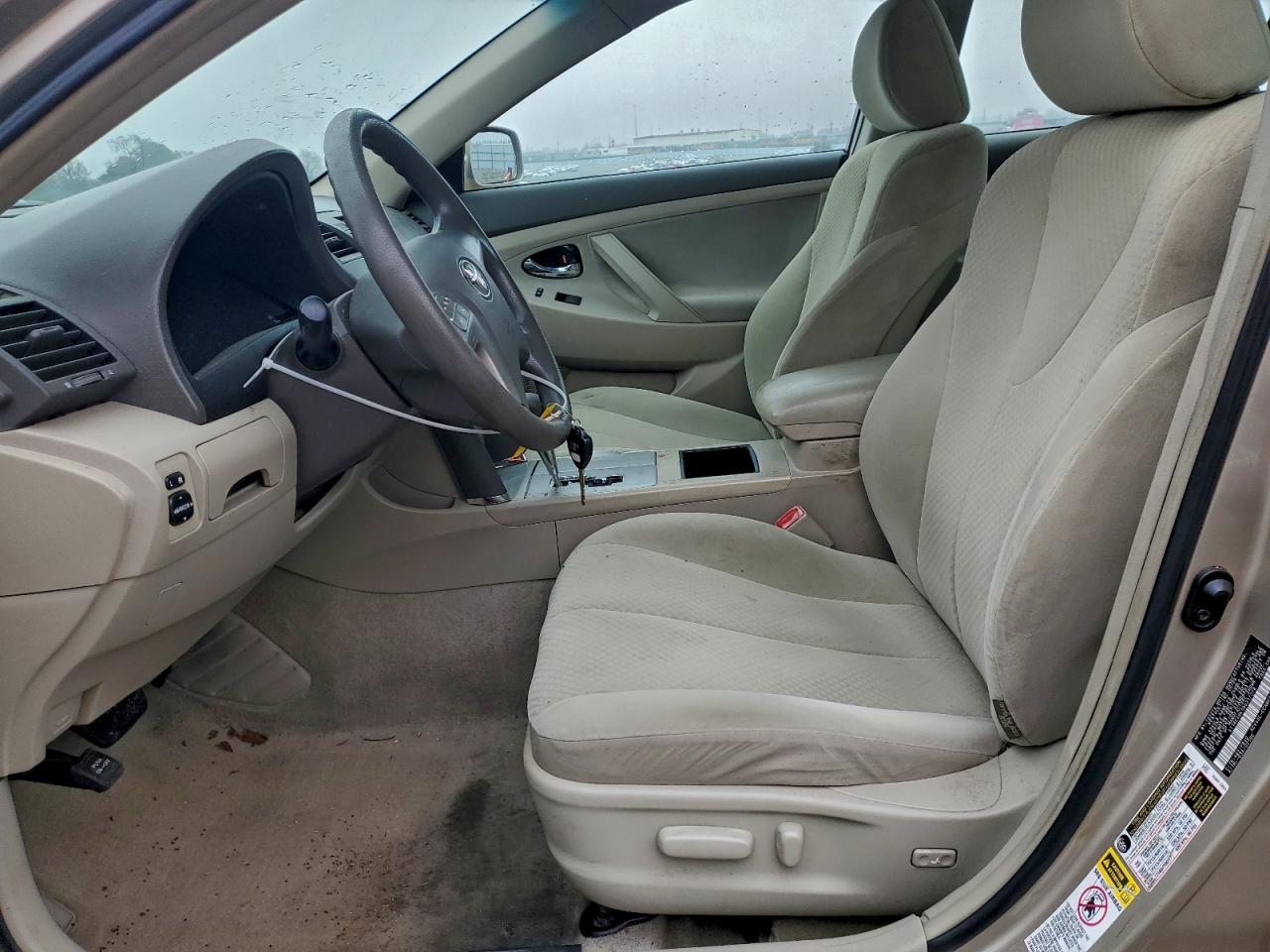 Toyota Camry Base Image 5