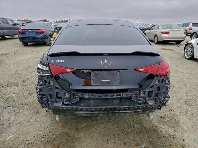 Mercedes-Benz C-Class 300 Image 12