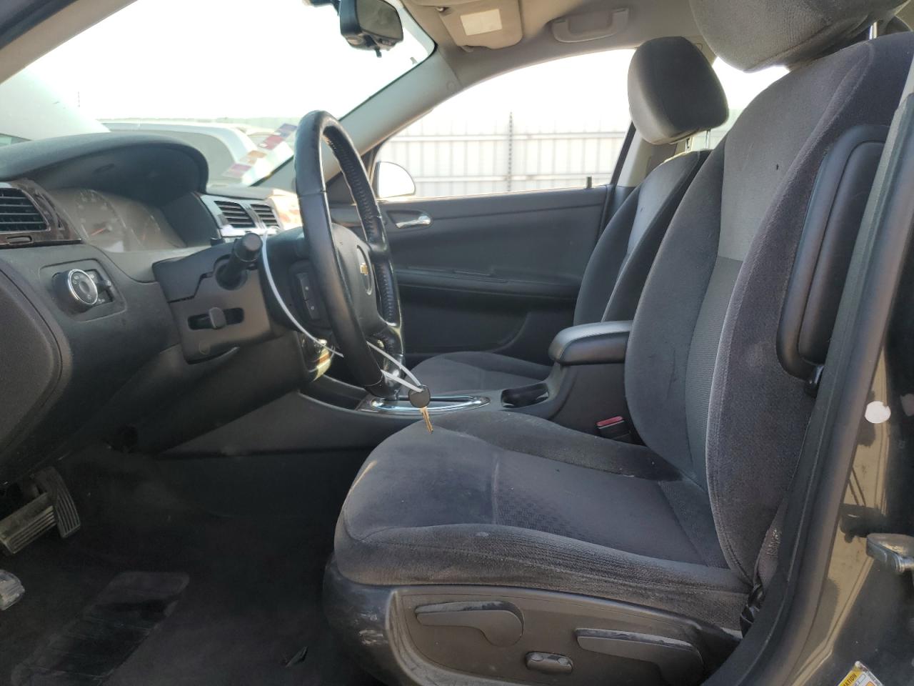 Chevrolet Impala Lt Image 8