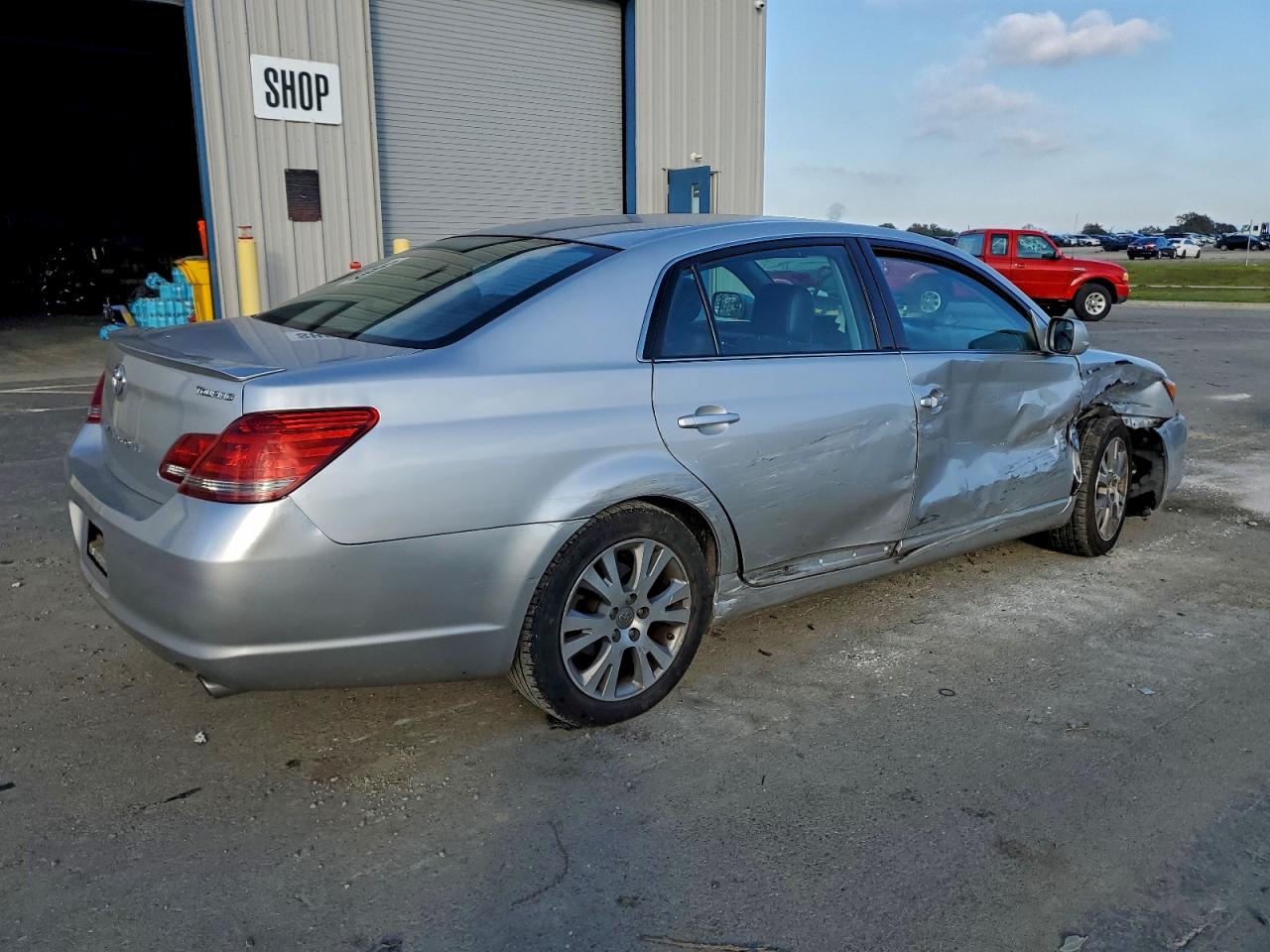 Toyota Avalon Xl Image 2