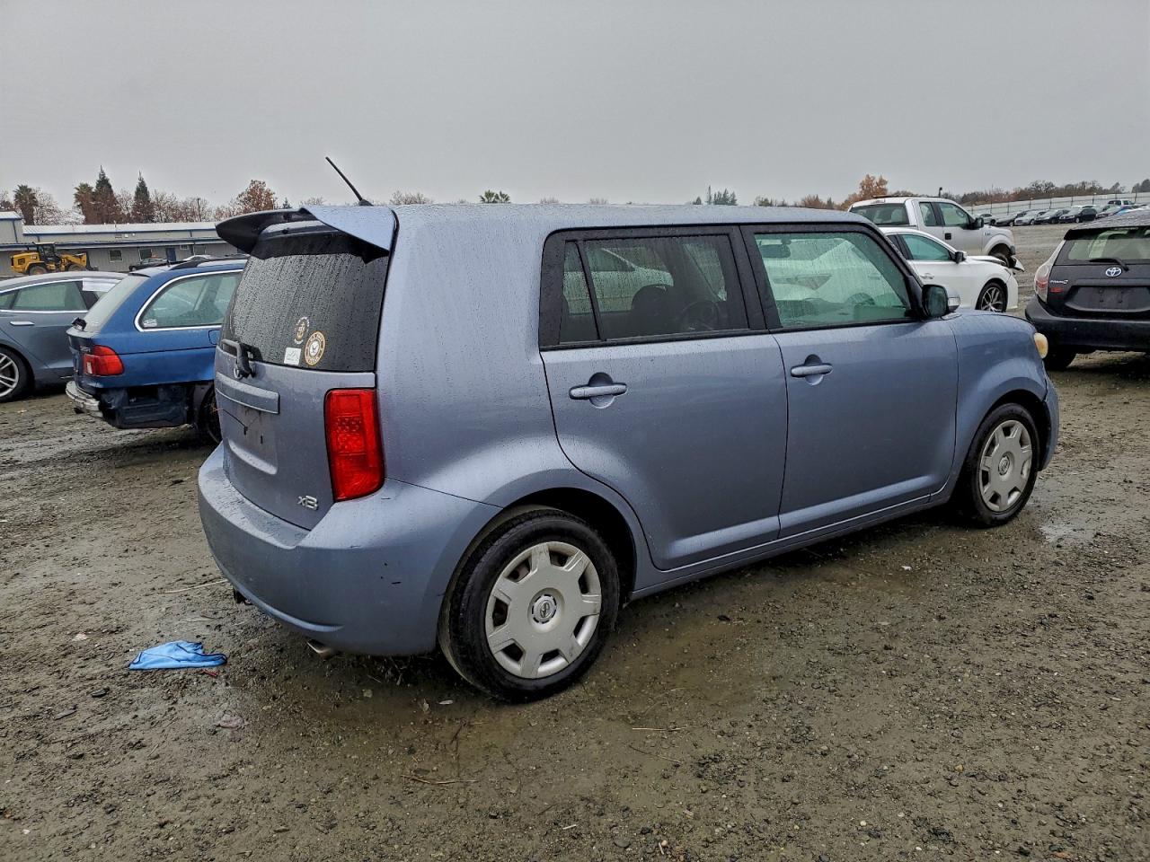 Toyota Scion Xb Image 3