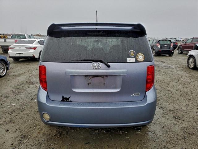 Toyota Scion Xb Image 2