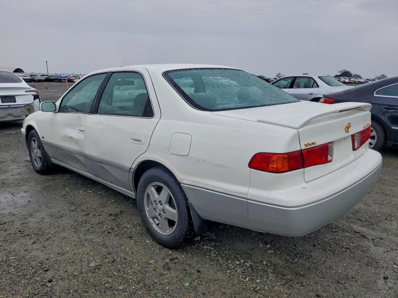 Toyota Camry Ce Image 8