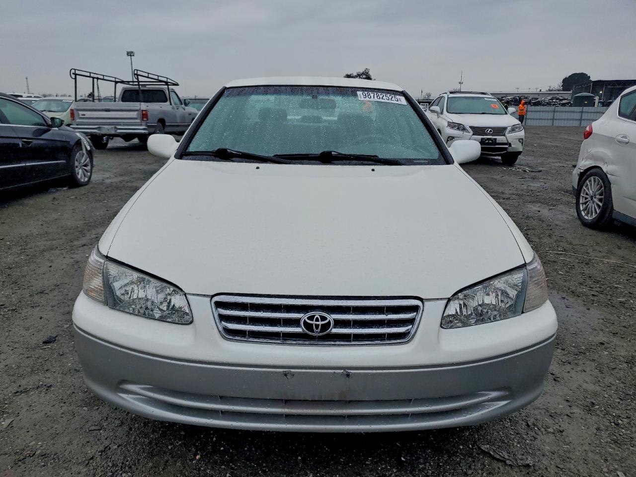 Toyota Camry Ce Image 12