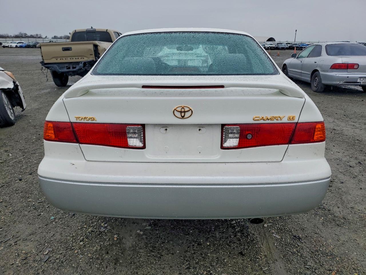 Toyota Camry Ce Image 2