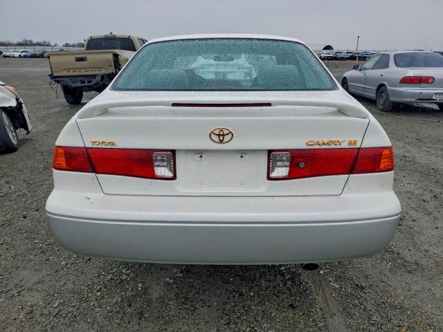 Toyota Camry Ce Image 2
