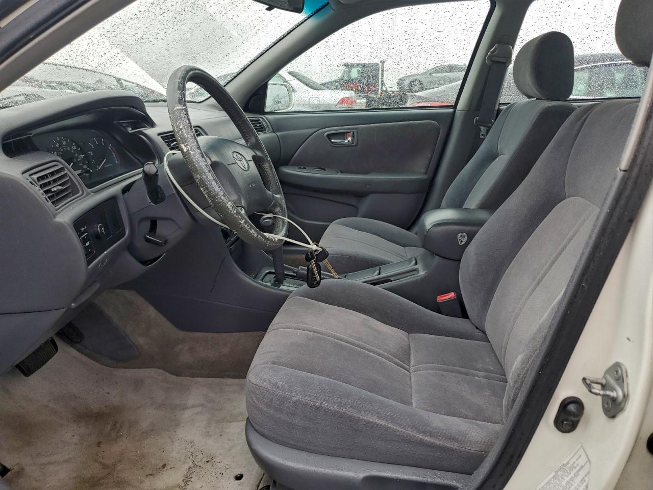 Toyota Camry Ce Image 10