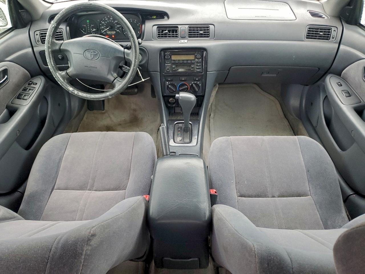 Toyota Camry Ce Image 4