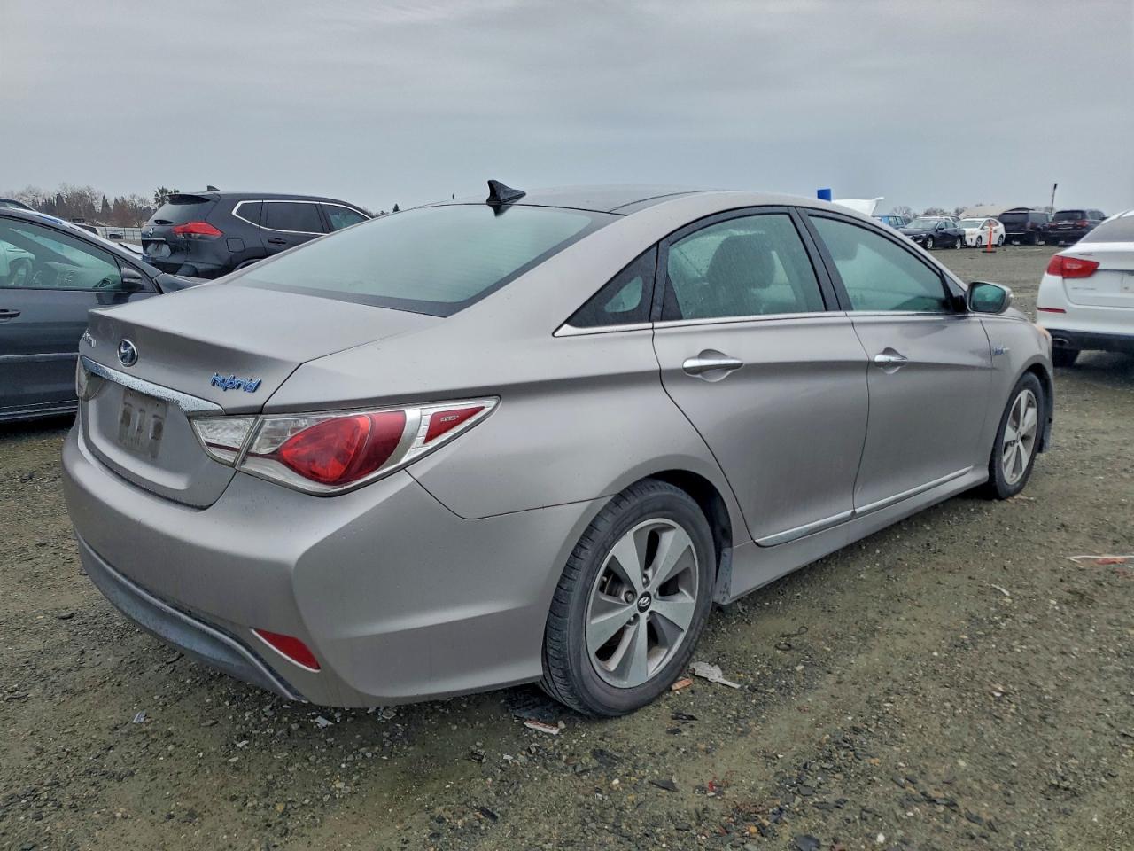 Hyundai SONATA Hybrid Image 3