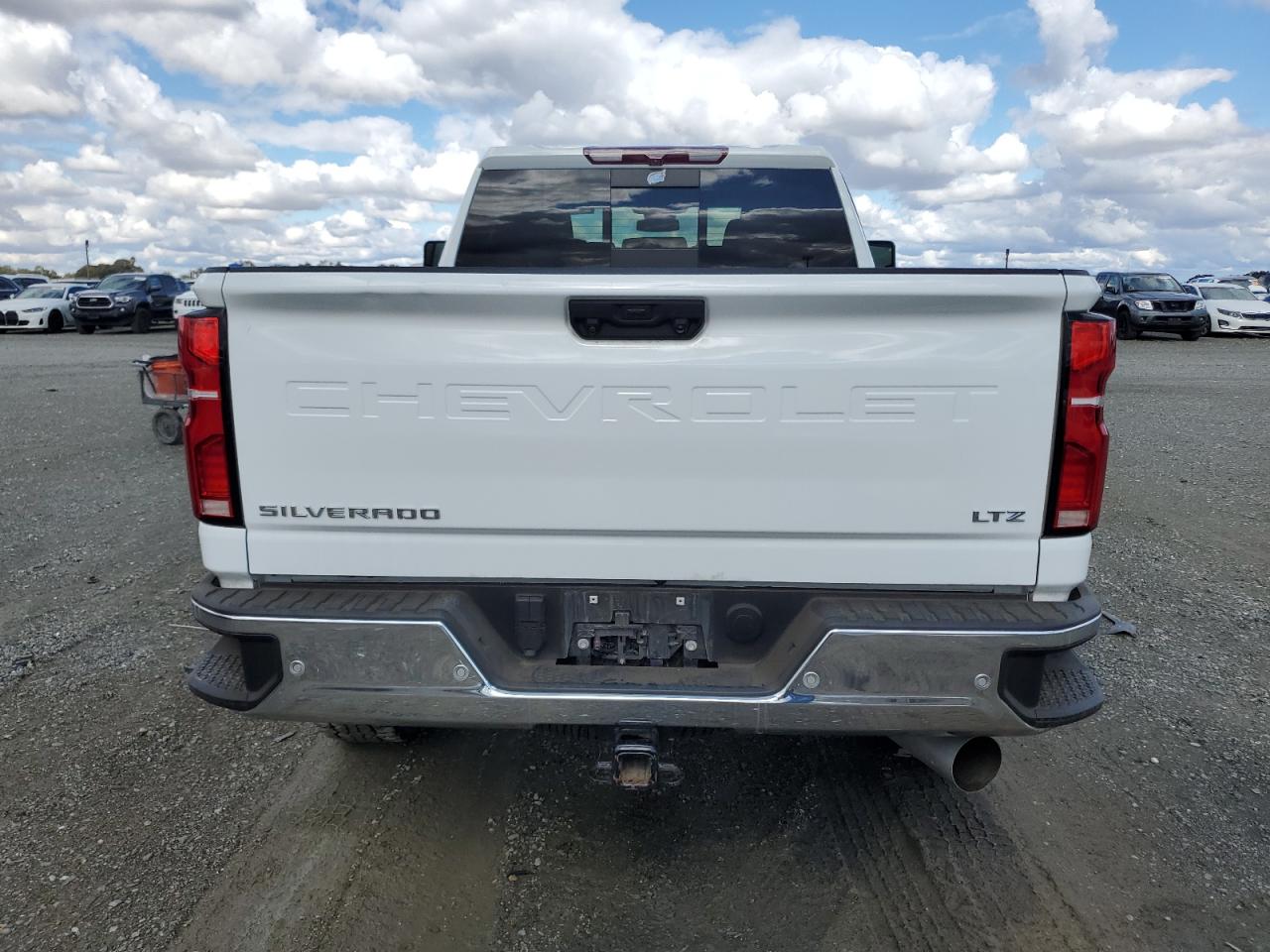 Chevrolet Silverado K2500 Heavy Duty Ltz Image 6