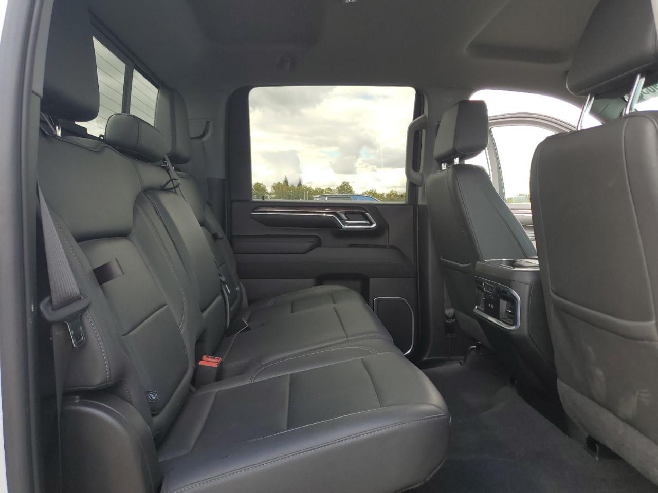 Chevrolet Silverado K2500 Heavy Duty Ltz Image 9