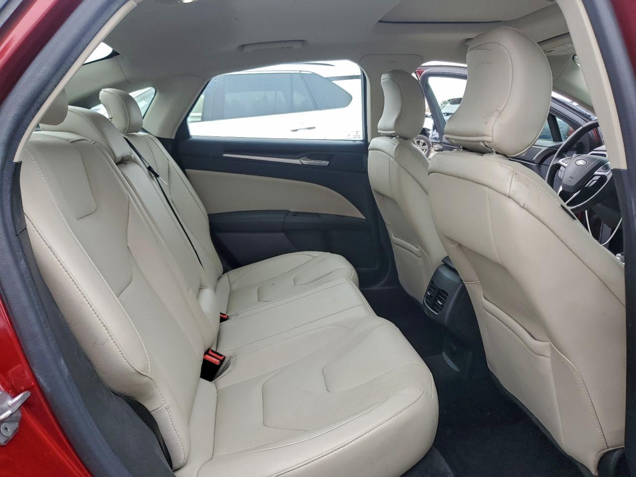 Ford Fusion Titanium Image 10