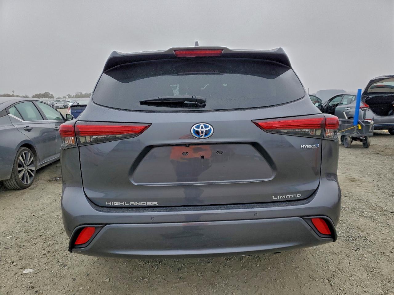 Toyota Highlander Hybrid Limited Image 2