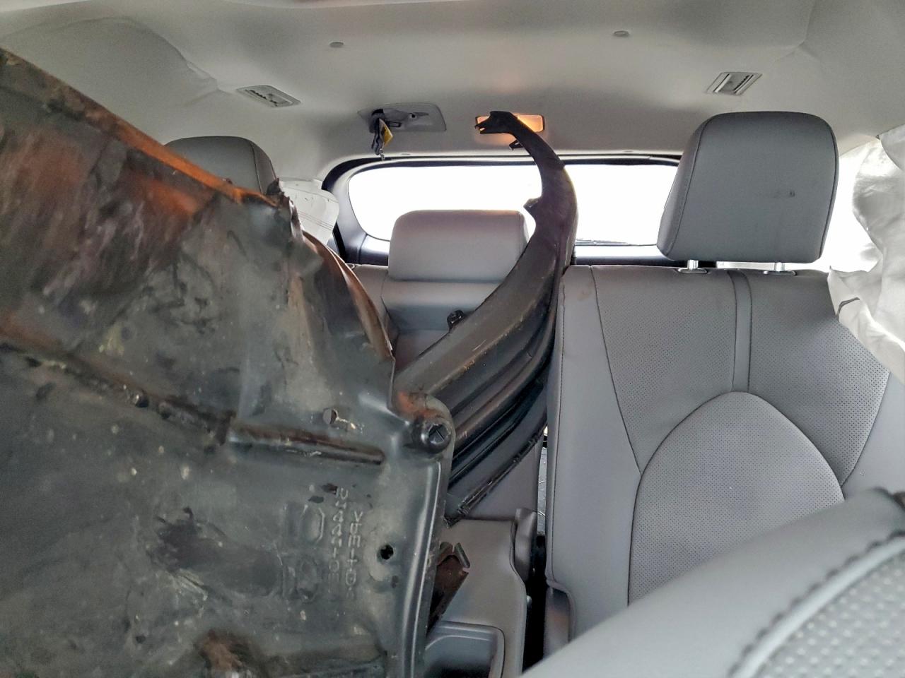 Toyota Highlander Hybrid Limited Image 3