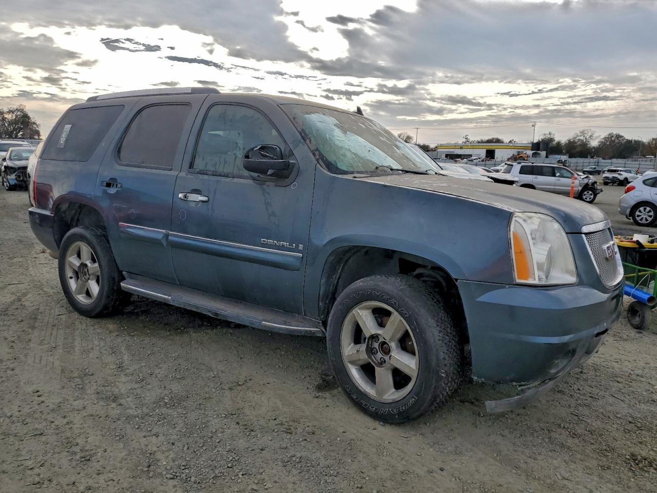 GMC Yukon Denali Image 13