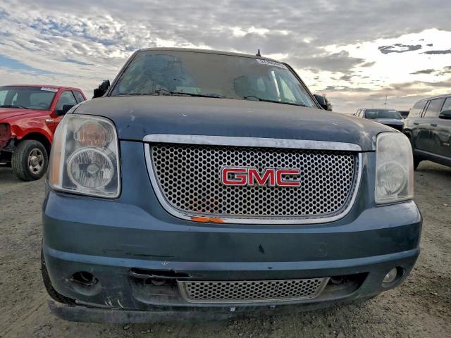 GMC Yukon Denali Image 5