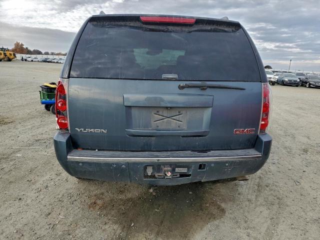 GMC Yukon Denali Image 4