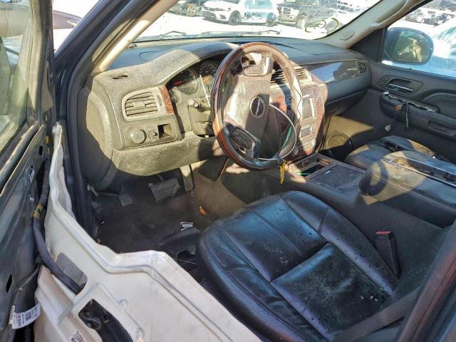 GMC Yukon Denali Image 8