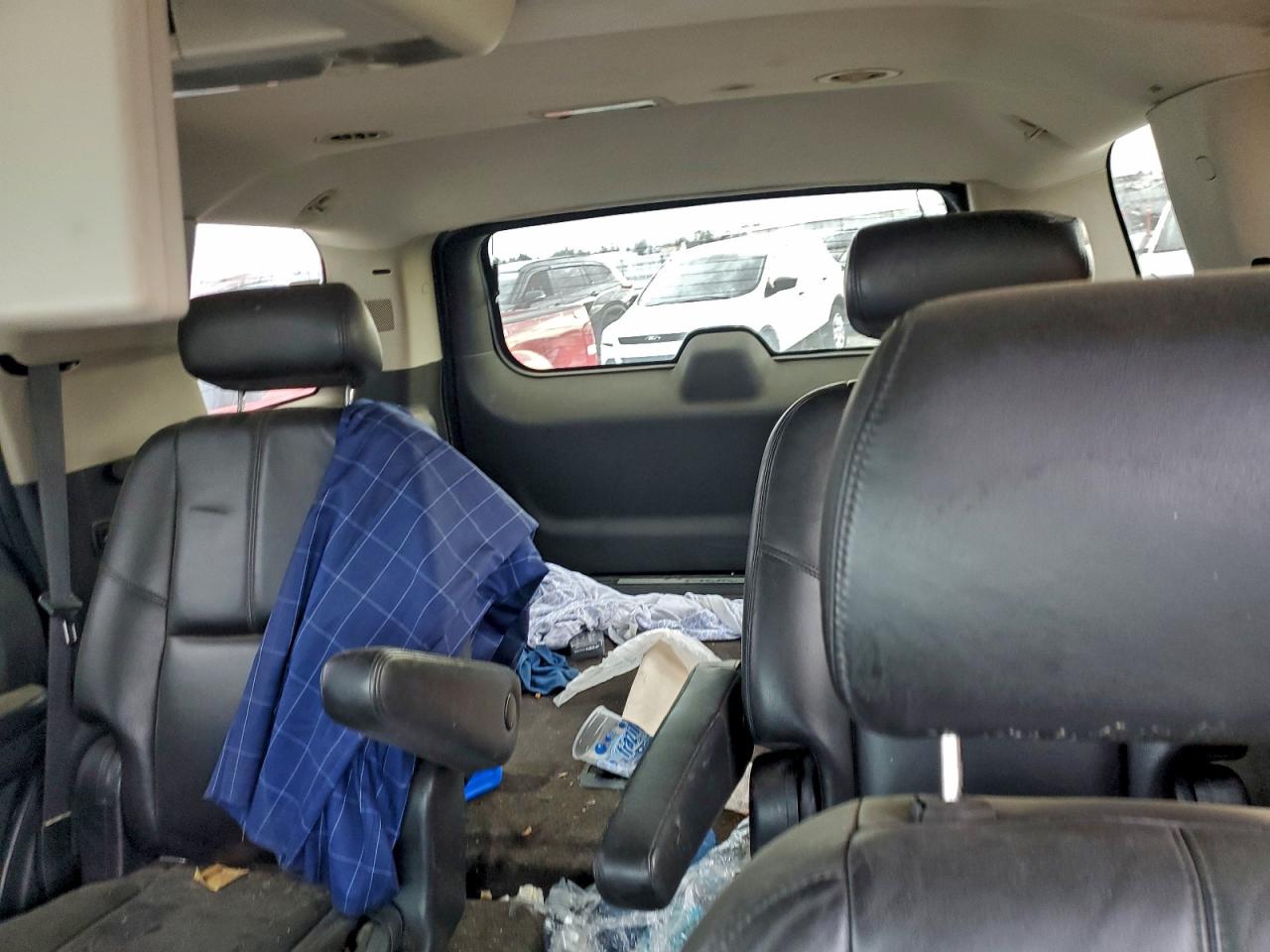 GMC Yukon Denali Image 11