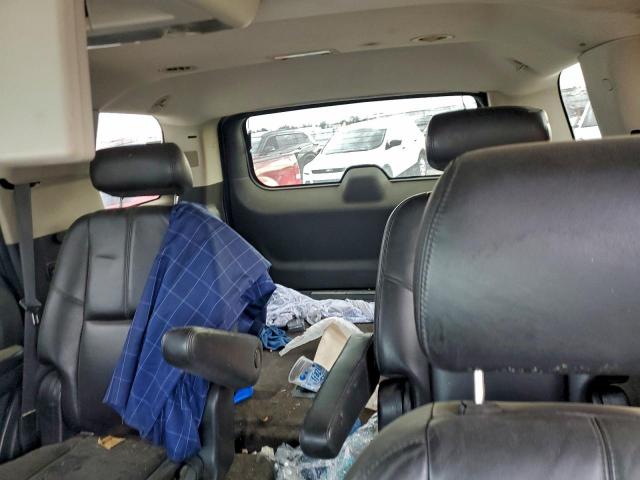 GMC Yukon Denali Image 11