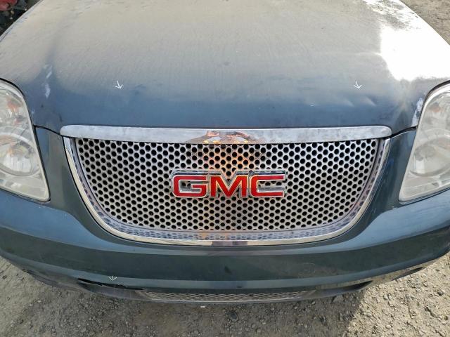 GMC Yukon Denali Image 12