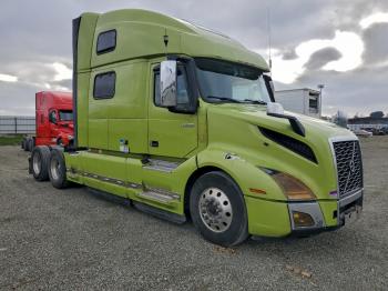  Salvage Volvo Vn