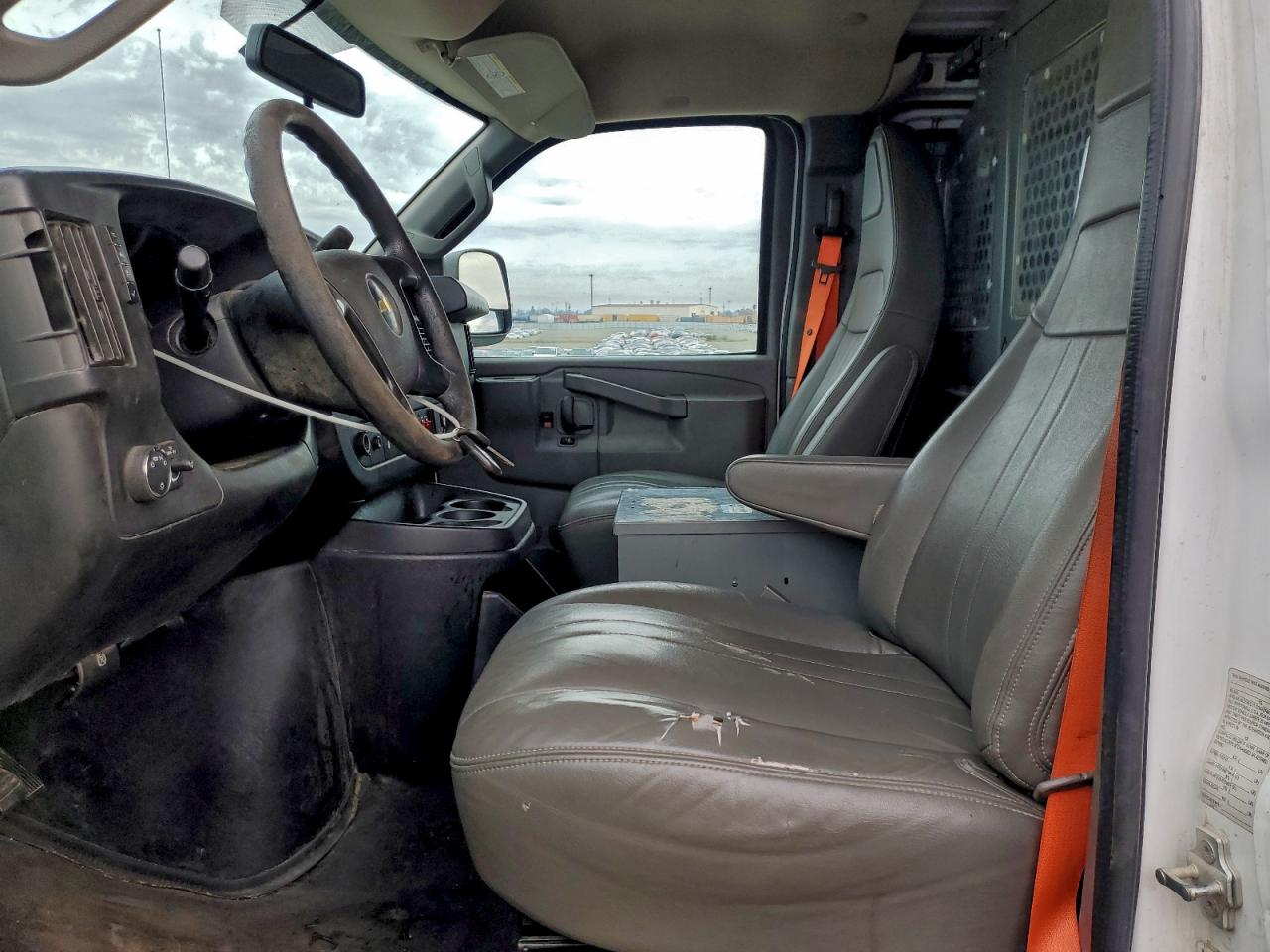 Chevrolet Express Image 8