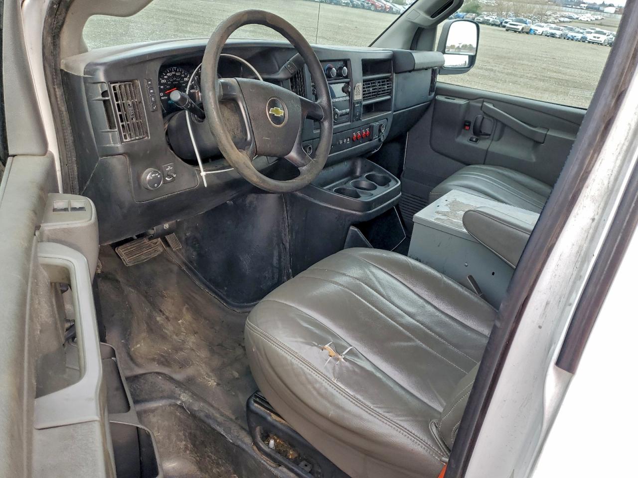 Chevrolet Express Image 4