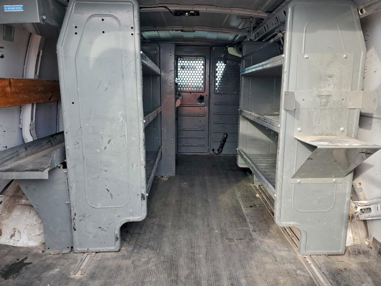 Chevrolet Express Image 7