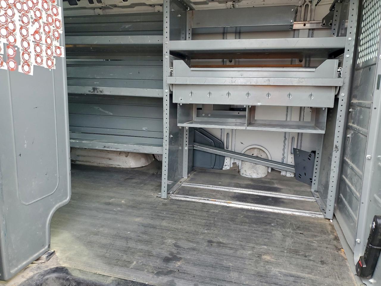 Chevrolet Express Image 5