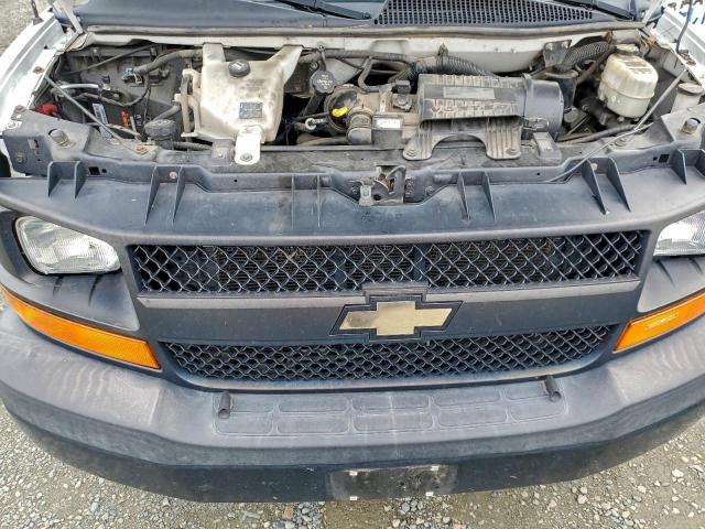 Chevrolet Express Image 12
