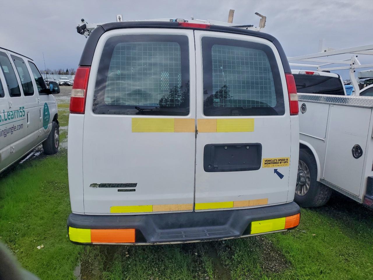 Chevrolet Express Image 13