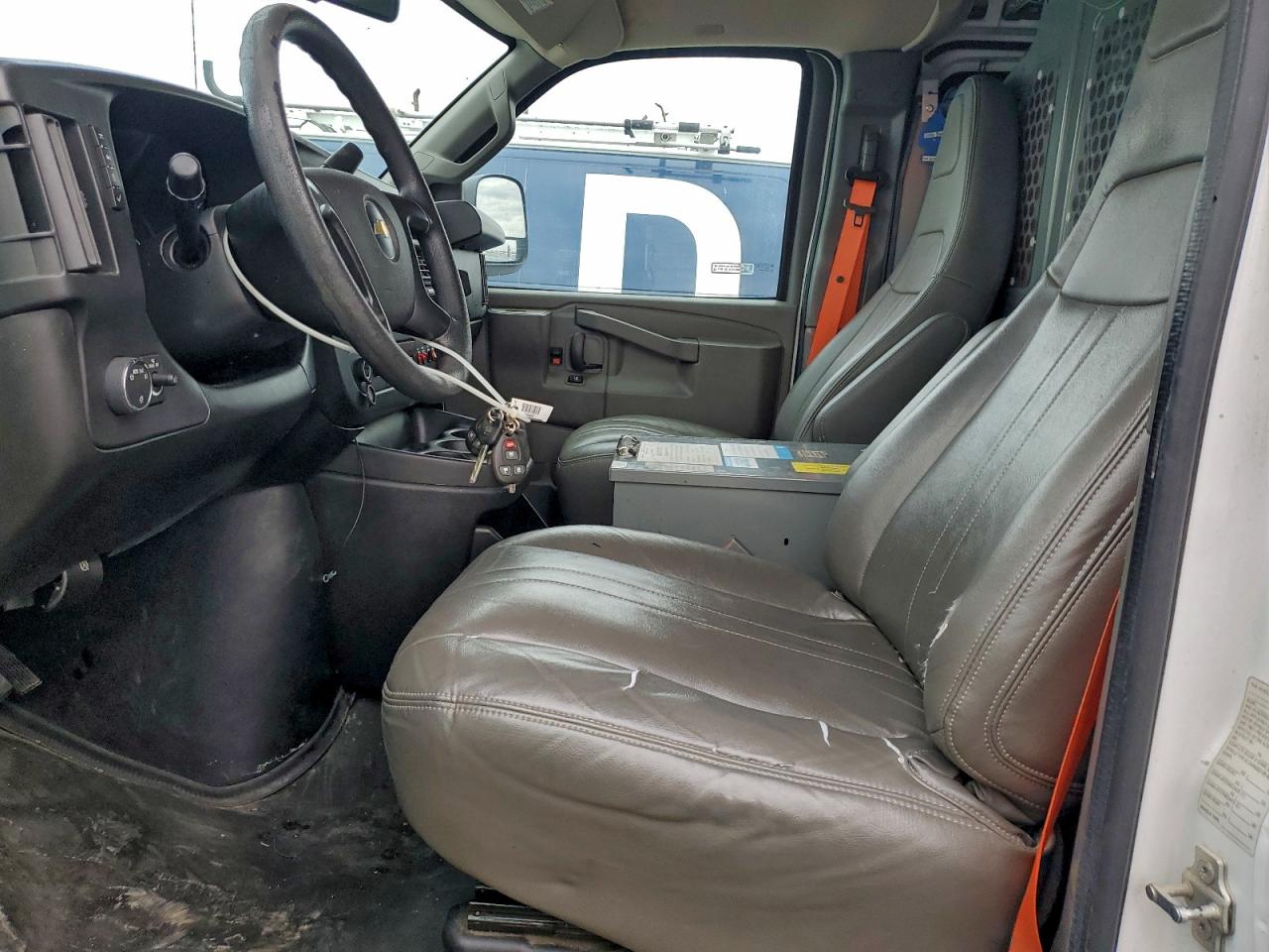 Chevrolet Express Image 3