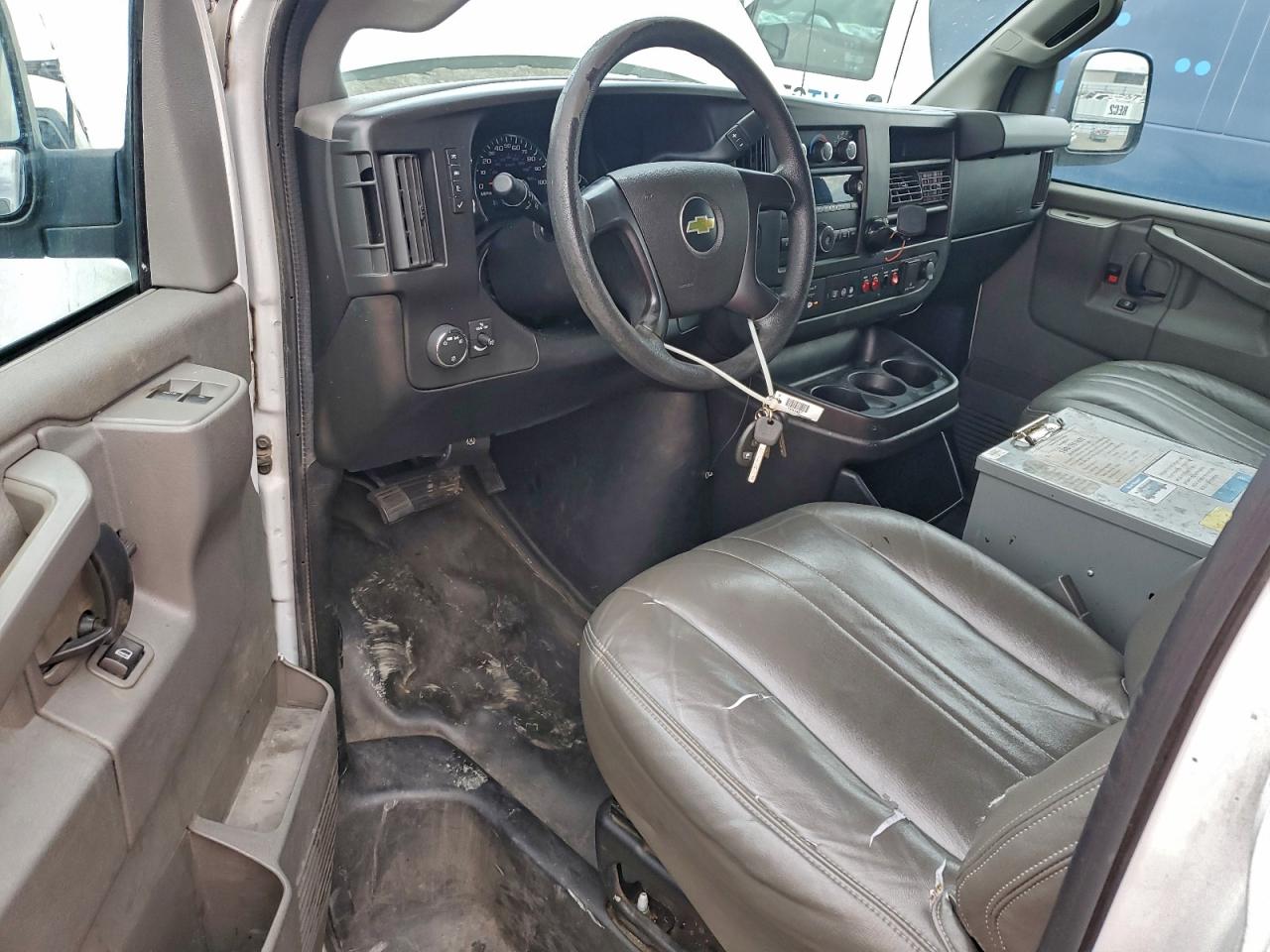 Chevrolet Express Image 8