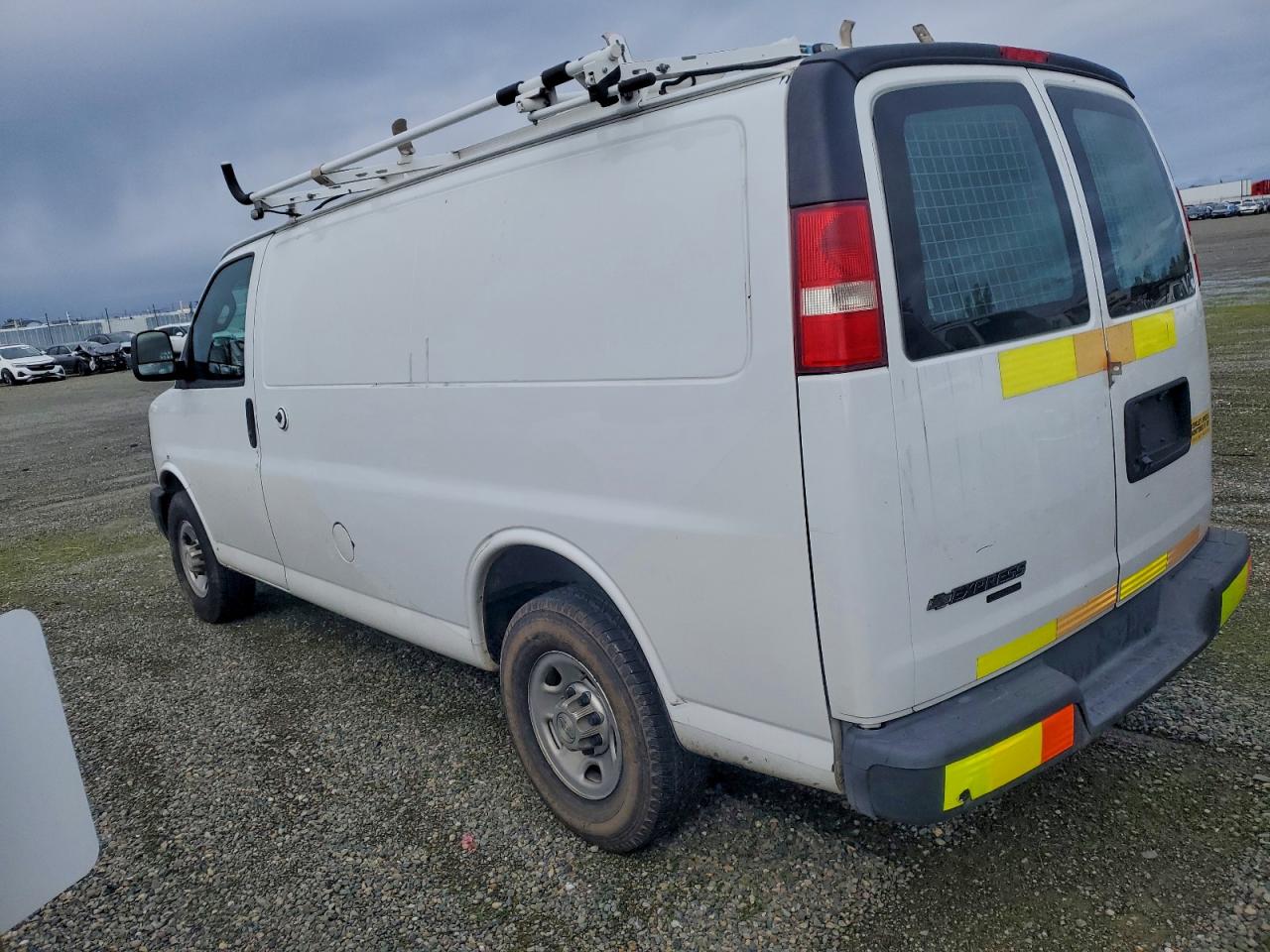 Chevrolet Express Image 2