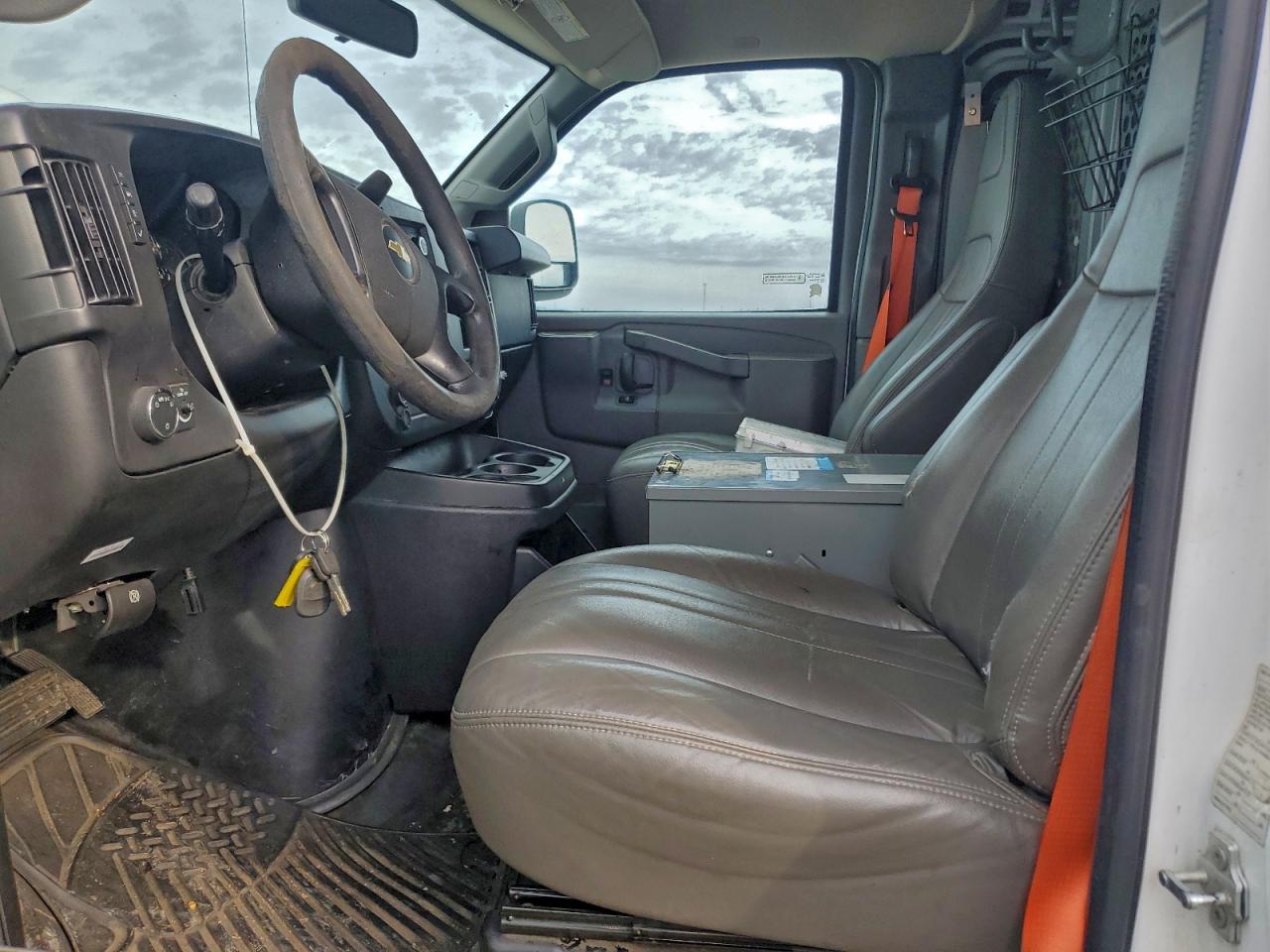 Chevrolet Express Image 9