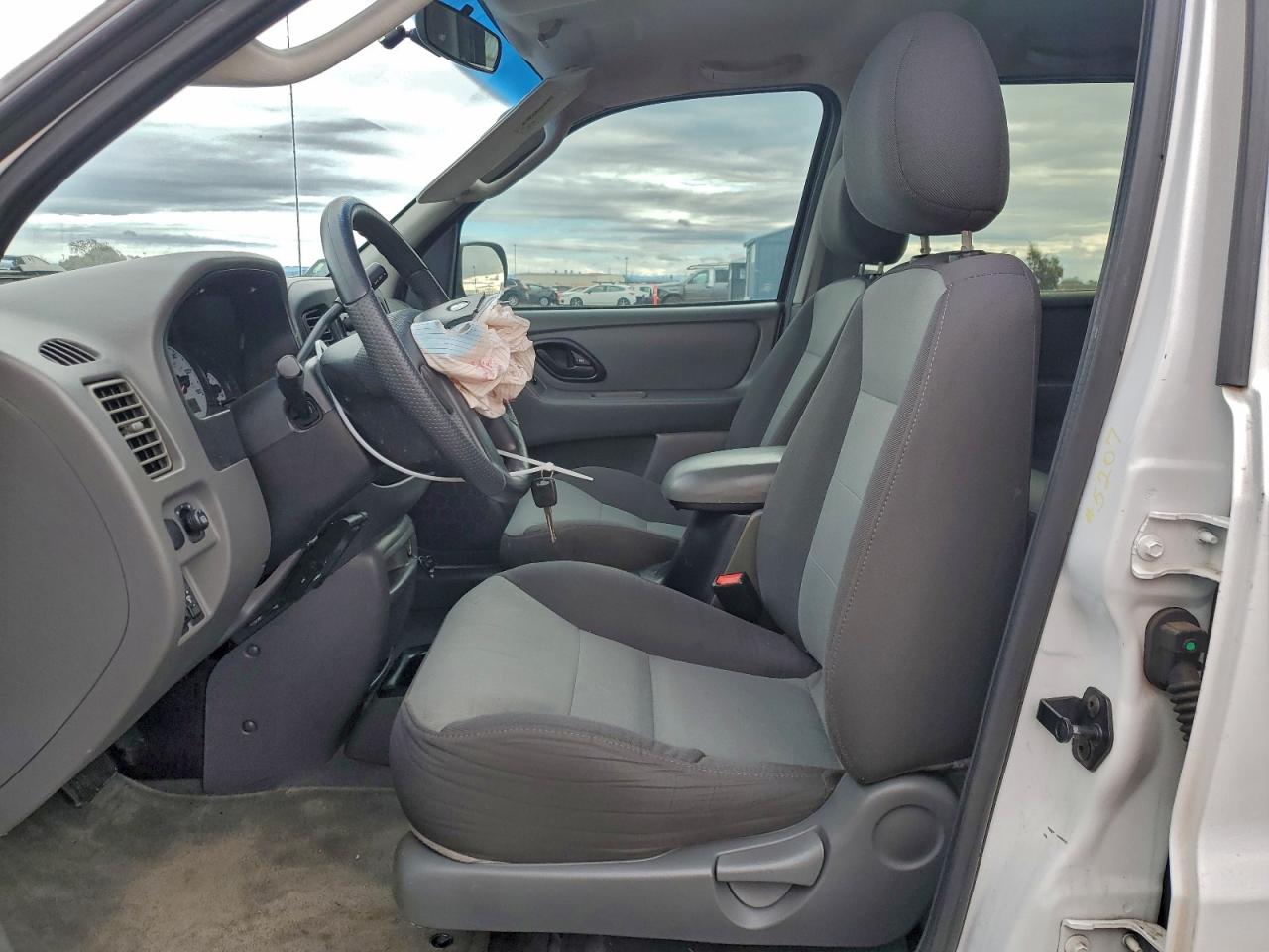 Ford Escape Xls Image 11