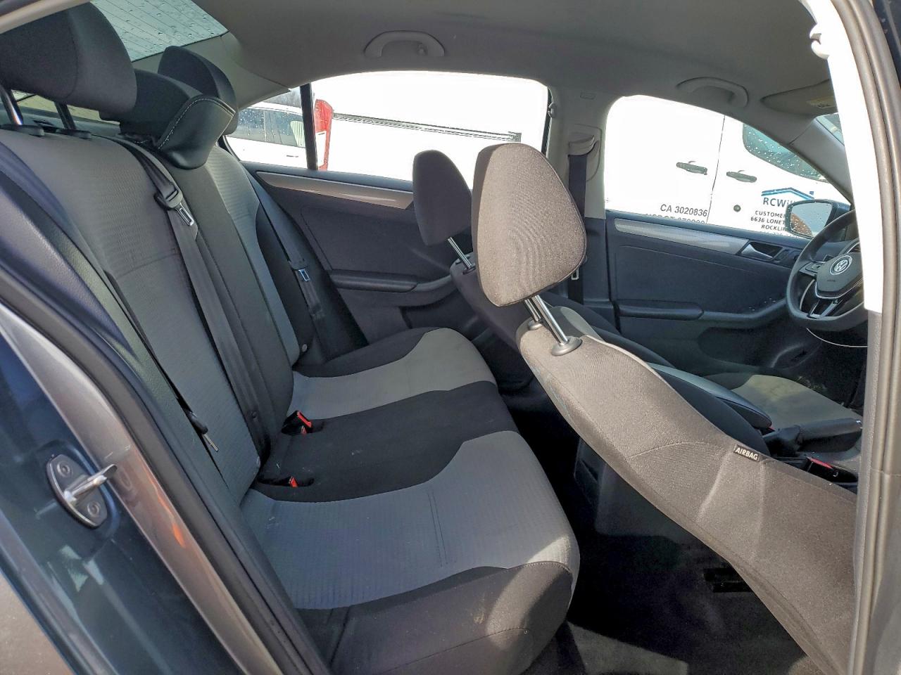 Volkswagen Jetta S Image 10